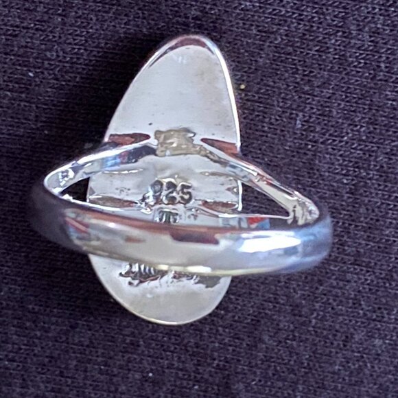 Sterling Silver Ring with Jet Stone inlaid with Opal. - Picture 3 of 3